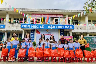 Trường Tiểu học Tịnh Hà mang Tết ấm đến học sinh nghèo vượt khó.